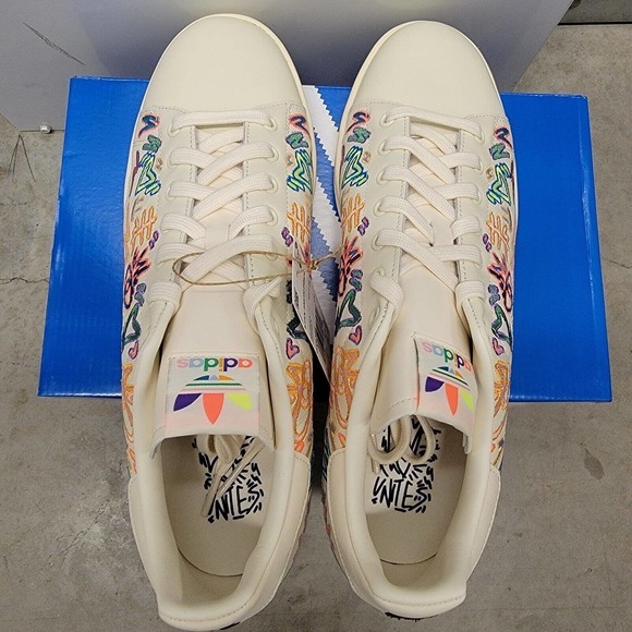NEW adidas Originals Stan Smith Pride Shoes Men's Size 11.5 Cream White #GX6394 - Picture 11 of 15